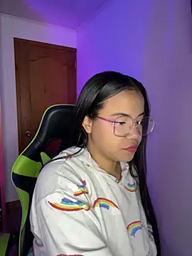 leila 22 online show from 10/30/25, 07:21