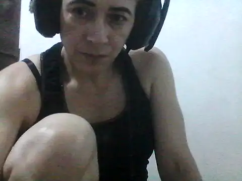 Snapshot of mademonsexy chatting on 10/21/25, 03:29 mademonsexy online show from 10/21/25, 03:29