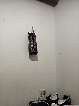 Snapshot of mademonsexy chatting on 11/22/25, 02:54 mademonsexy online show from 11/22/25, 02:54