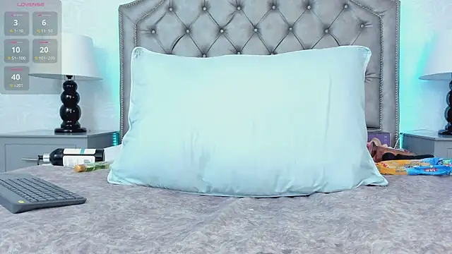 AdelaBrown online show from 12/11/24, 09:30