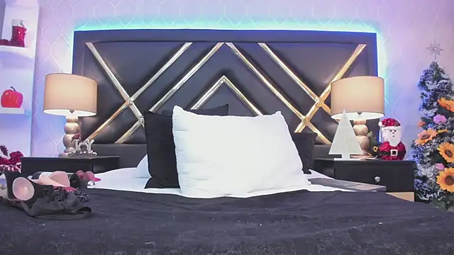 AdelaBrown online show from 12/17/24, 09:28