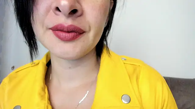 Snapshot of queen_fetish chatting on 12/12/24, 10:24 queen fetish online show from 12/12/24, 10:24