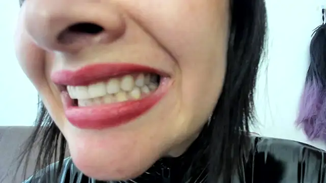 Snapshot of queen_fetish chatting on 01/21/25, 09:36 queen fetish online show from 01/21/25, 09:36