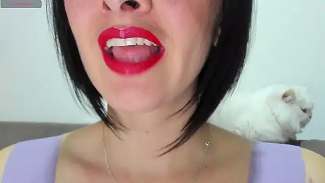 Snapshot of queen_fetish chatting on 02/25/25, 10:18 queen fetish online show from 02/25/25, 10:18