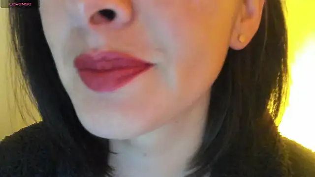 Snapshot of queen_fetish chatting on 10/01/25, 02:12 queen fetish online show from 10/01/25, 02:12