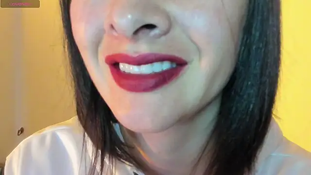 Snapshot of queen_fetish chatting on 10/14/25, 10:38 queen fetish online show from 10/14/25, 10:38