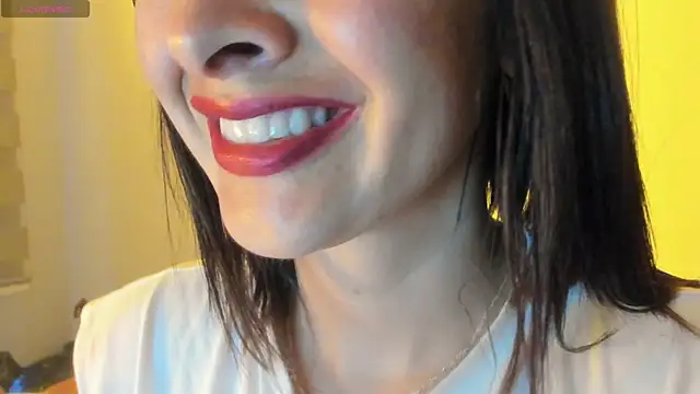 Snapshot of queen_fetish chatting on 10/26/25, 10:32 queen fetish online show from 10/26/25, 10:32