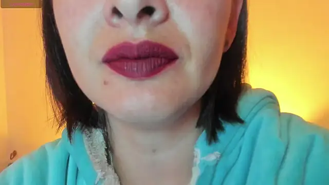 Snapshot of queen_fetish chatting on 11/19/25, 10:37 queen fetish online show from 11/19/25, 10:37