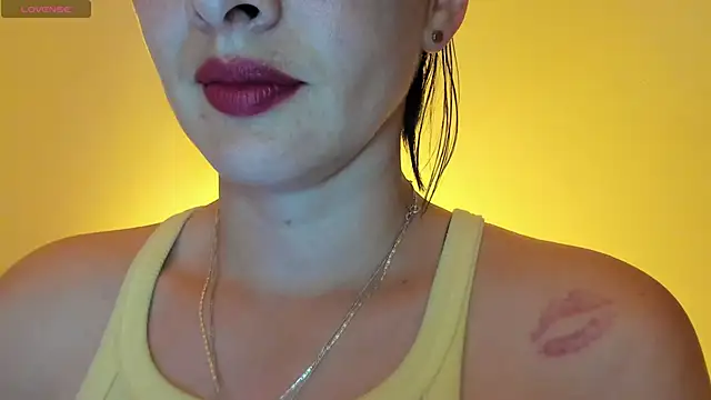 Snapshot of queen_fetish chatting on 11/19/25, 10:43 queen fetish online show from 11/19/25, 10:43