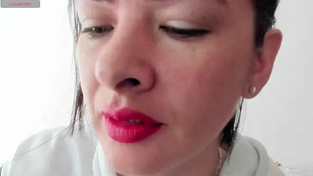 Snapshot of queen_fetish chatting on 11/25/25, 02:06 queen fetish online show from 11/25/25, 02:06