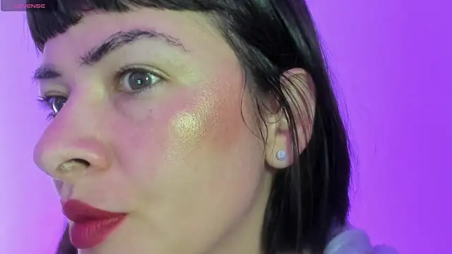 Snapshot of queen_fetish chatting on 12/19/25, 01:18 queen fetish online show from 12/19/25, 01:18