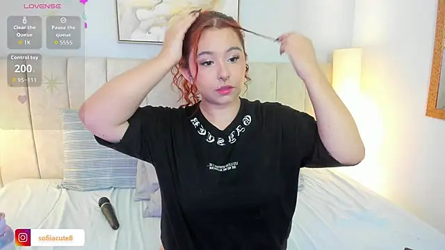 Snapshot of Atenea_cuteee chatting on 11/13/25, 02:10 Atenea cuteee online show from 11/13/25, 02:10