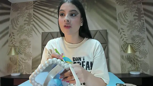 Snapshot of AnneDixie chatting on 07/13/26, 03:09 AnneDixie online show from 07/13/26, 03:09