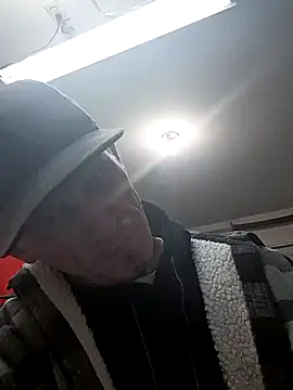 Snapshot of ironwood420 chatting on 12/17/24, 11:28 ironwood420 online show from 12/17/24, 11:28