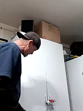 Snapshot of ironwood420 chatting on 12/18/24, 10:13 ironwood420 online show from 12/18/24, 10:13