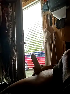 Snapshot of prettyboi6992 chatting on 04/13/26, 04:12 prettyboi6992 online show from 04/13/26, 04:12