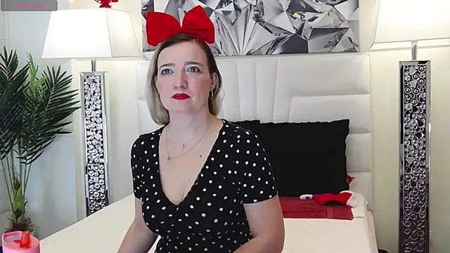 Snapshot of BarbieeAnn chatting on 12/14/24, 05:29 BarbieeAnn online show from 12/14/24, 05:29