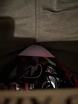 Snapshot of FreezingTie850 chatting on 03/18/26, 09:29 FreezingTie850 online show from 03/18/26, 09:29