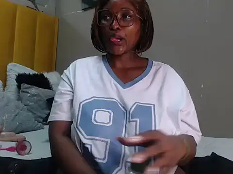 Bustygoddess32 online show from 03/11/25, 03:48