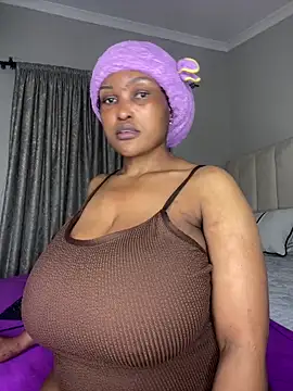 Bustygoddess32 online show from 06/18/26, 05:28