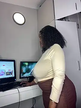 Bustygoddess32 online show from 06/22/26, 08:50