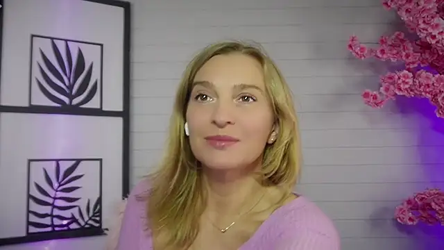 Snapshot of ms_natty chatting on 10/12/25, 07:13 ms natty online show from 10/12/25, 07:13