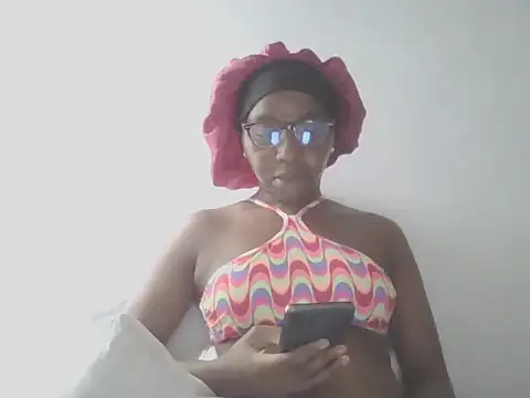 Snapshot of Sexxybella27 chatting on 04/19/26, 12:04 Sexxybella27 online show from 04/19/26, 12:04