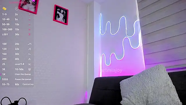 artmiaa online show from 01/15/26, 01:26