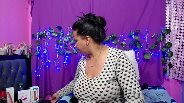 Snapshot of hazel_34 chatting on 02/12/25, 07:24 hazel 34 online show from 02/12/25, 07:24