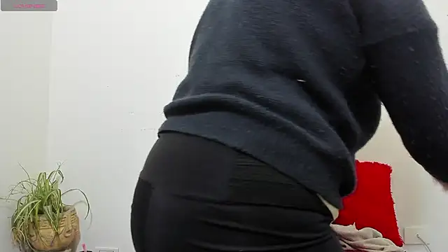 hazel 34 online show from 03/07/26, 08:44