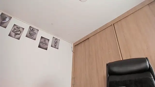 Snapshot of Bambi_gurl chatting on 03/14/25, 03:15 Bambi gurl online show from 03/14/25, 03:15