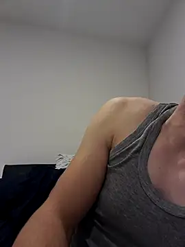 Snapshot of suarez1235 chatting on 11/01/25, 05:26 suarez1235 online show from 11/01/25, 05:26