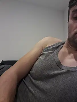 Snapshot of suarez1235 chatting on 11/14/25, 09:35 suarez1235 online show from 11/14/25, 09:35