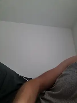 Snapshot of suarez1235 chatting on 11/17/25, 09:37 suarez1235 online show from 11/17/25, 09:37