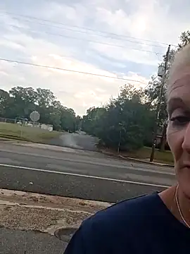 Snapshot of Longtoes45 chatting on 09/20/25, 10:22 Longtoes45 online show from 09/20/25, 10:22