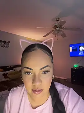 Snapshot of DestineeJayde chatting on 04/19/26, 03:17 DestineeJayde online show from 04/19/26, 03:17