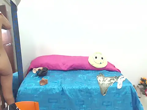 Snapshot of CanellaHotx chatting on 12/20/24, 04:36 CanellaHotx online show from 12/20/24, 04:36