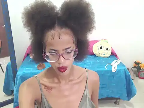 Snapshot of CanellaHotx chatting on 12/20/24, 07:39 CanellaHotx online show from 12/20/24, 07:39