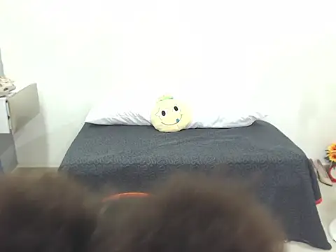 Snapshot of CanellaHotx chatting on 12/23/24, 03:01 CanellaHotx online show from 12/23/24, 03:01