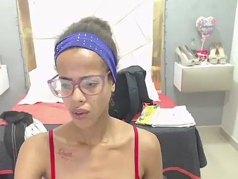 Snapshot of CanellaHotx chatting on 01/06/25, 02:14 CanellaHotx online show from 01/06/25, 02:14