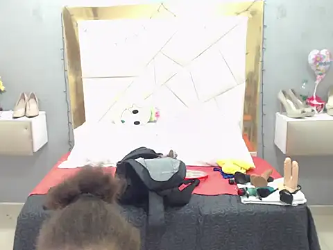 Snapshot of CanellaHotx chatting on 01/07/25, 02:41 CanellaHotx online show from 01/07/25, 02:41