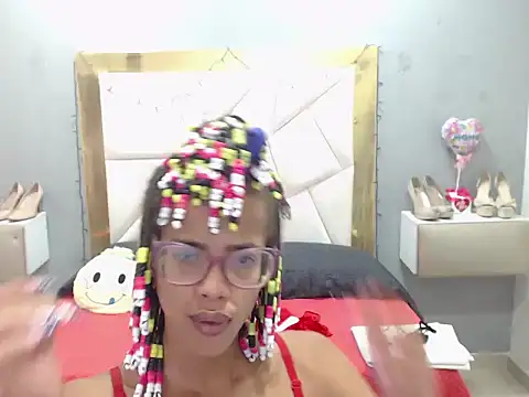 Snapshot of CanellaHotx chatting on 01/25/25, 03:52 CanellaHotx online show from 01/25/25, 03:52