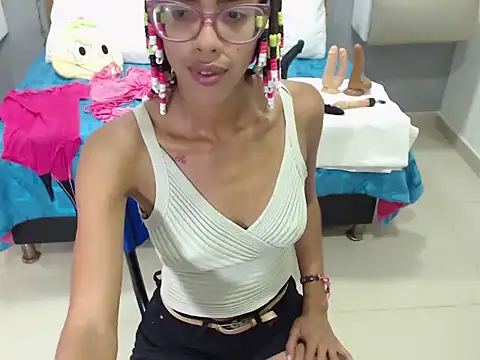 Snapshot of CanellaHotx chatting on 01/29/25, 07:53 CanellaHotx online show from 01/29/25, 07:53