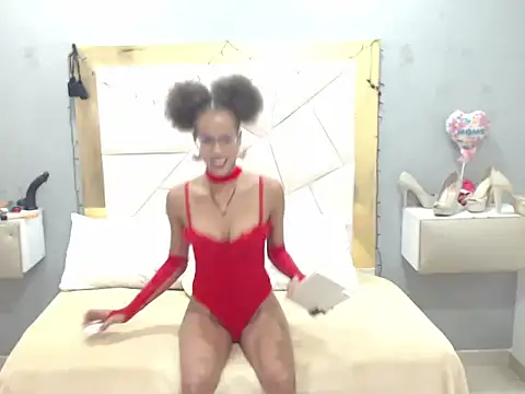 Snapshot of CanellaHotx chatting on 02/14/25, 06:29 CanellaHotx online show from 02/14/25, 06:29