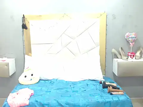 Snapshot of CanellaHotx chatting on 02/20/25, 06:13 CanellaHotx online show from 02/20/25, 06:13