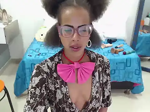 Snapshot of CanellaHotx chatting on 03/18/25, 11:20 CanellaHotx online show from 03/18/25, 11:20