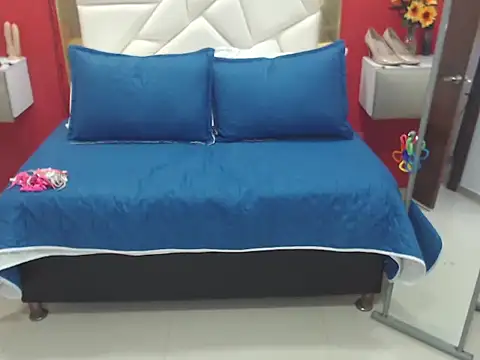 Snapshot of CanellaHotx chatting on 09/08/25, 03:33 CanellaHotx online show from 09/08/25, 03:33