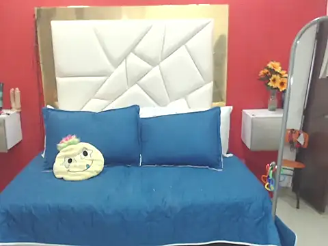 Snapshot of CanellaHotx chatting on 09/09/25, 04:06 CanellaHotx online show from 09/09/25, 04:06