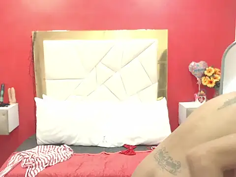 Snapshot of CanellaHotx chatting on 09/17/25, 06:09 CanellaHotx online show from 09/17/25, 06:09