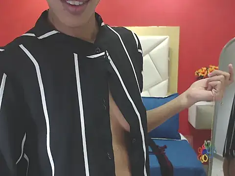 Snapshot of CanellaHotx chatting on 10/20/25, 03:01 CanellaHotx online show from 10/20/25, 03:01